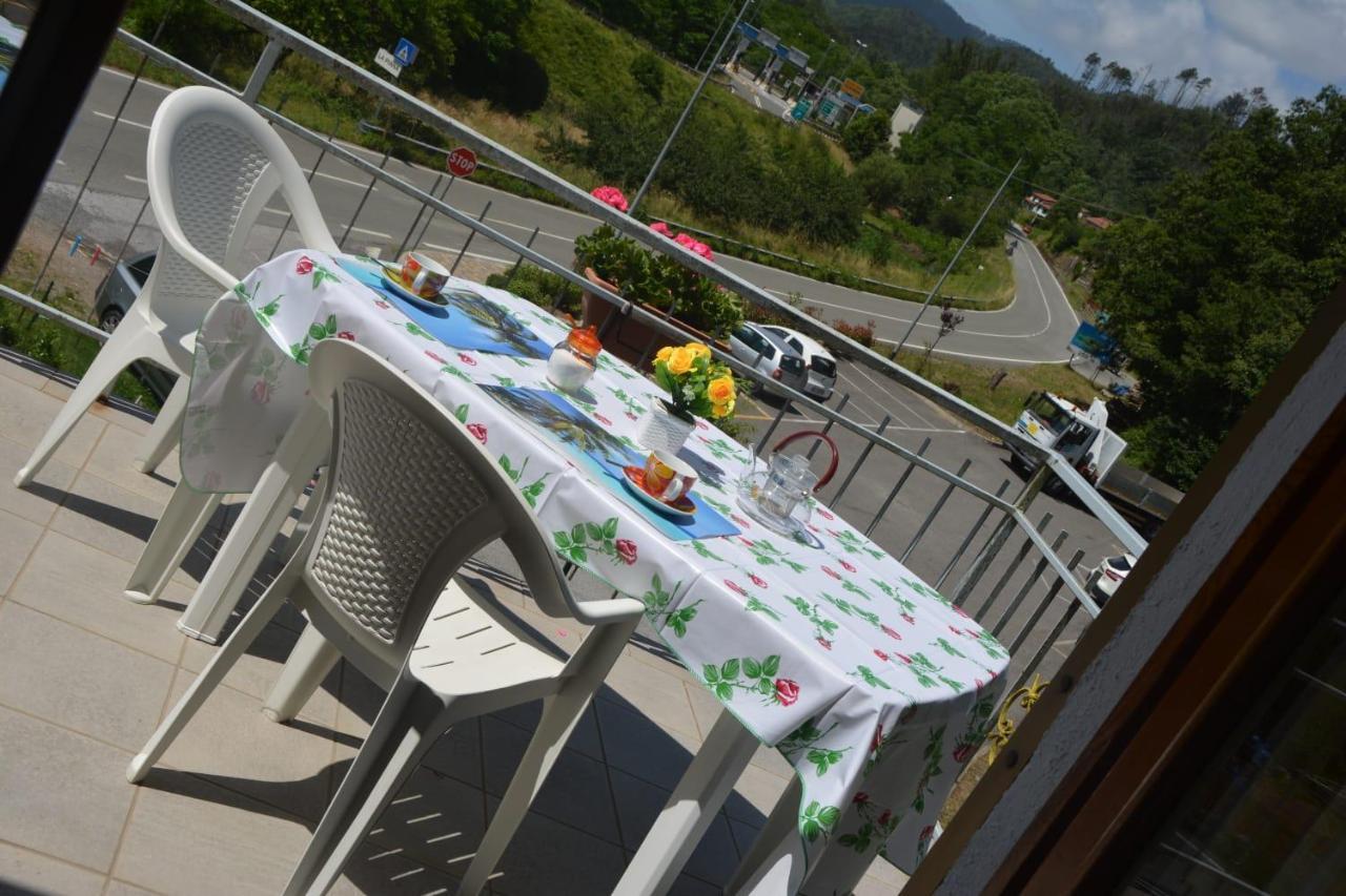Agriturismo Ghirlanda Norma Rita Carrodano Inferiore Bagian luar foto