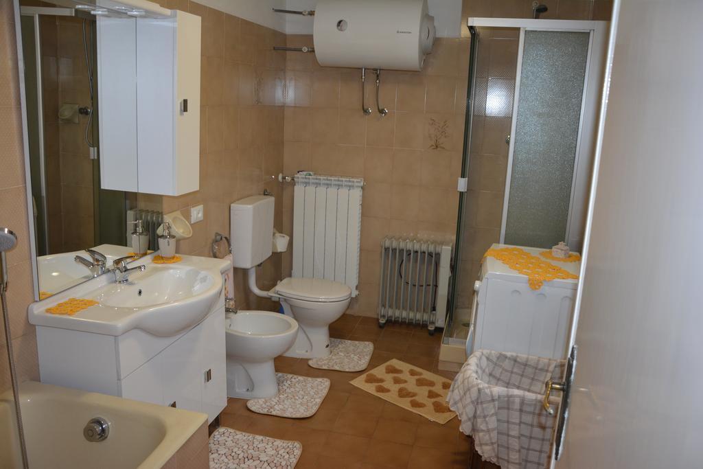 Agriturismo Ghirlanda Norma Rita Carrodano Inferiore Bagian luar foto